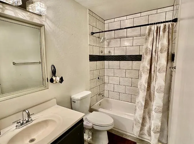 Cozy Private With Shared Bathroom Inside A House Habitación en casa particular *
