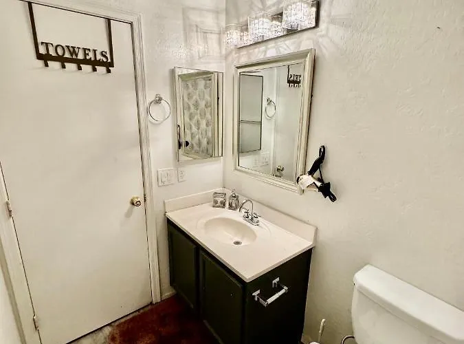 Habitación en casa particular Cozy Private With Shared Bathroom Inside A House